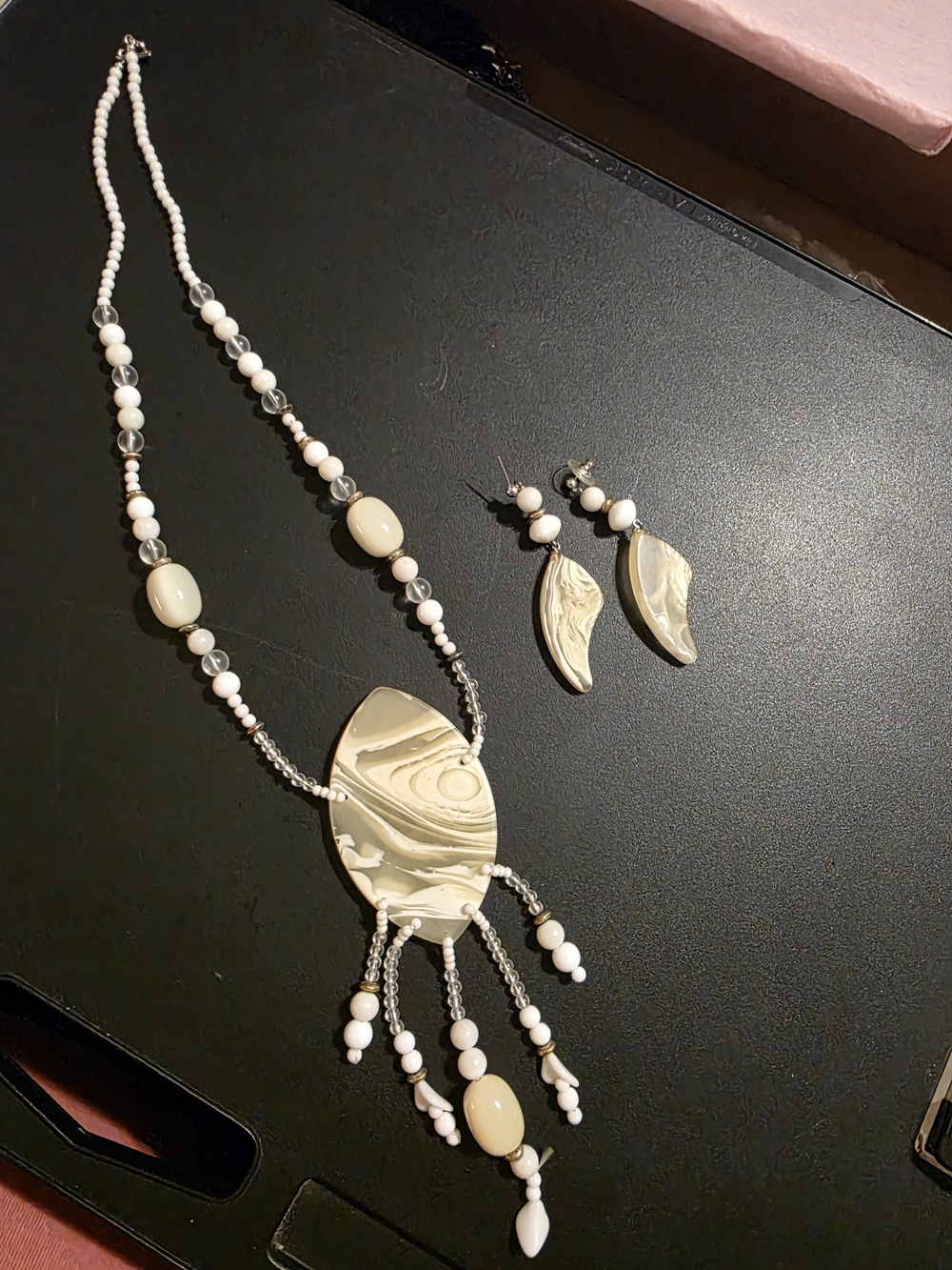 VTG 1980s Carol Dauplaise Swirled Lucite Faux Shell Necklace & Earrings Set - Picture 5 of 6